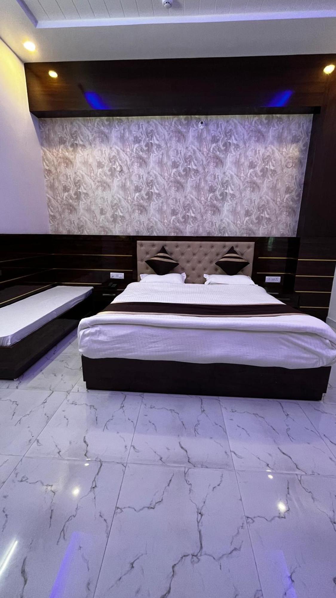 Mangalam Grand Hotel Lucknow Exterior photo