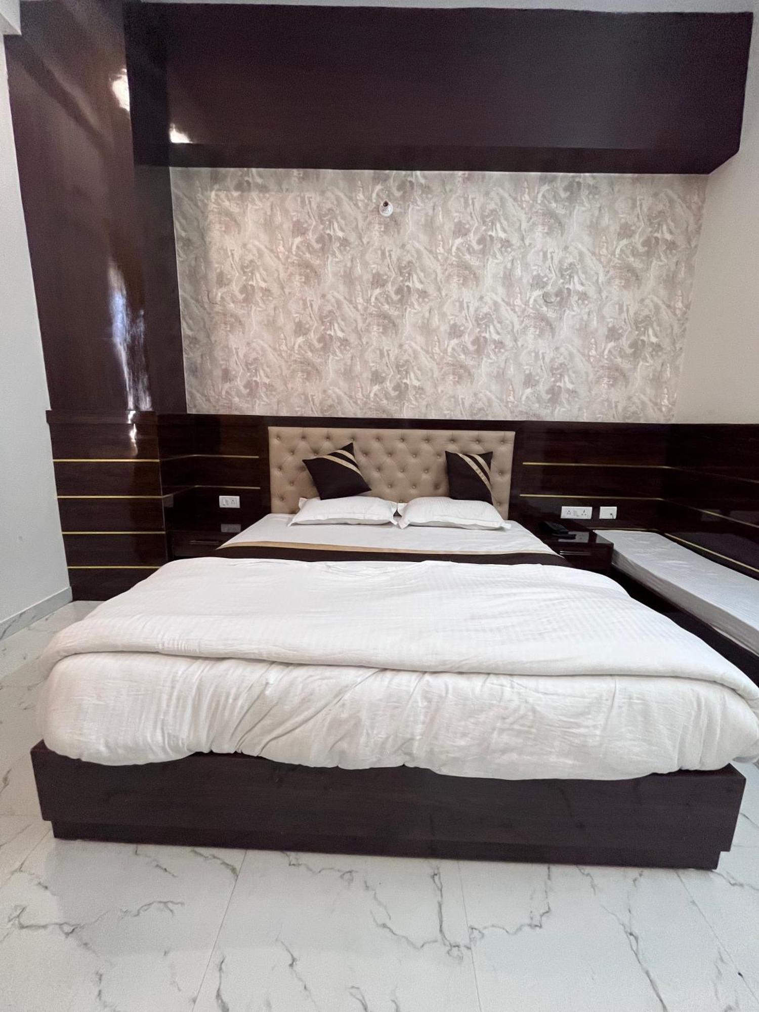 Mangalam Grand Hotel Lucknow Exterior photo
